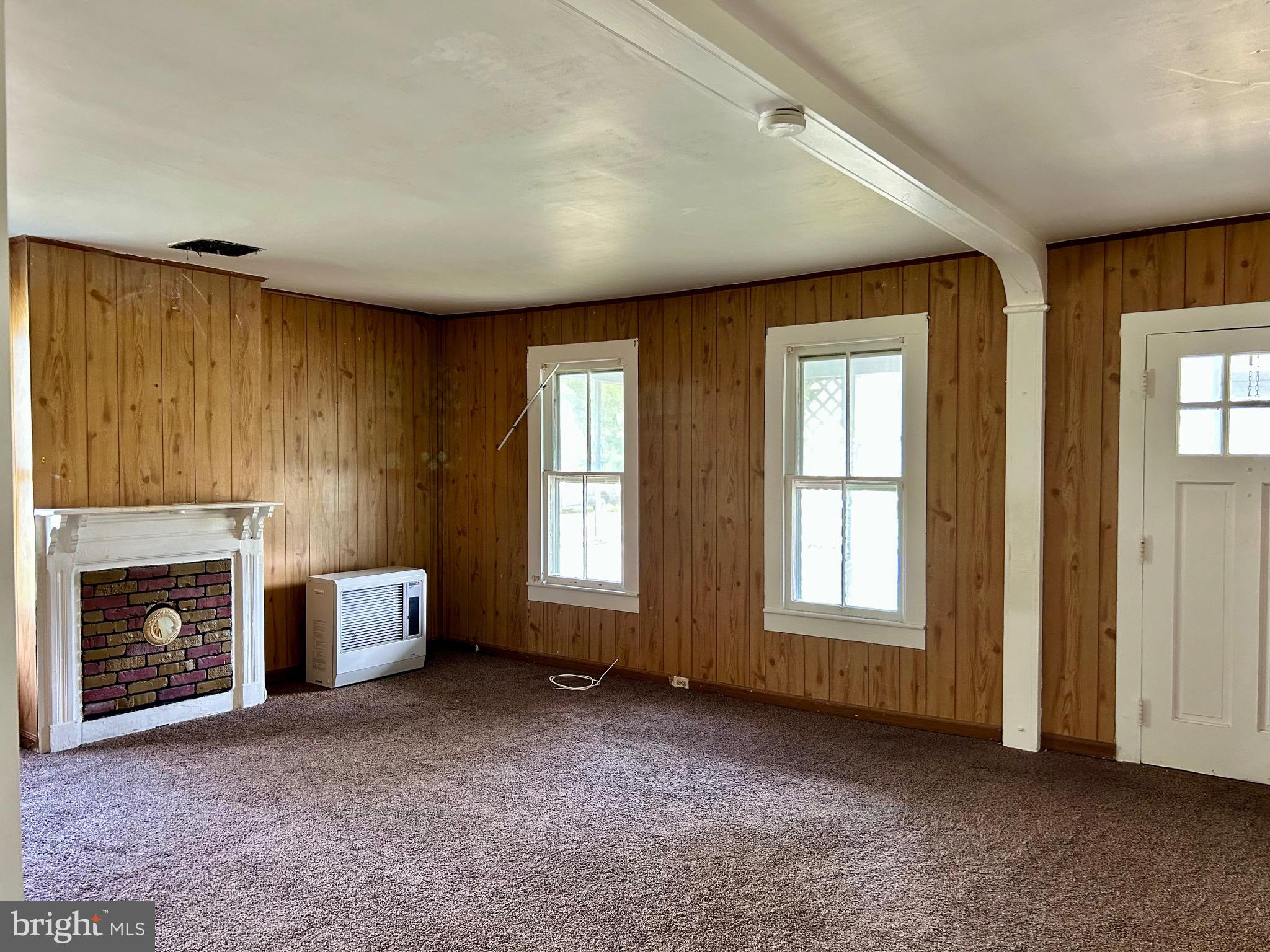 215 Academy Ave