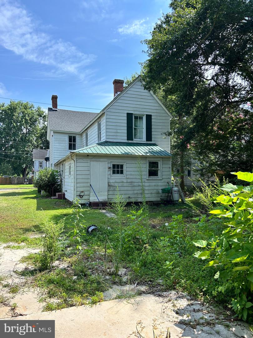 215 Academy Ave