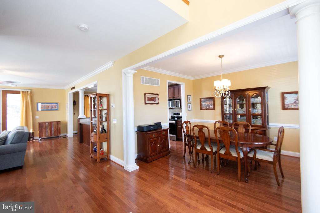 5585 HARMONY WOODS DRIVE