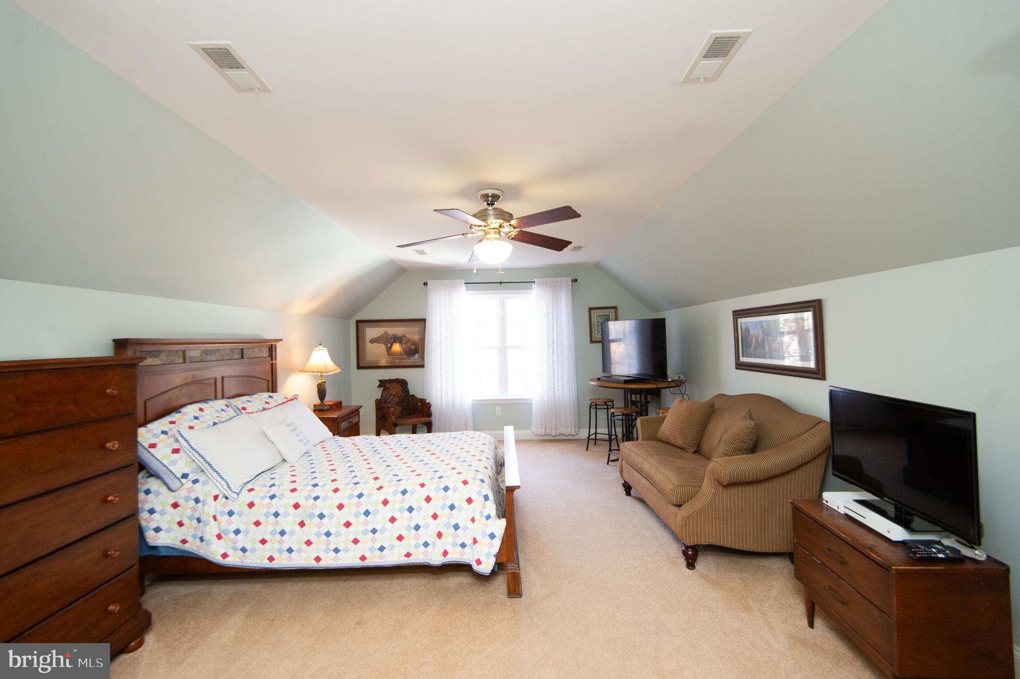 5585 HARMONY WOODS DRIVE