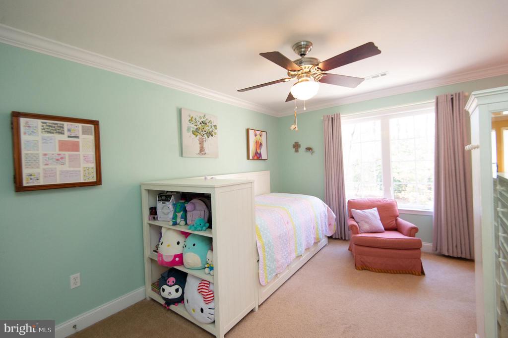 5585 HARMONY WOODS DRIVE