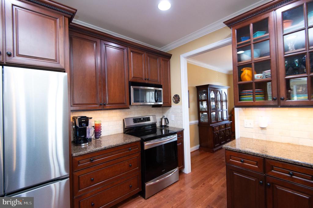 5585 HARMONY WOODS DRIVE