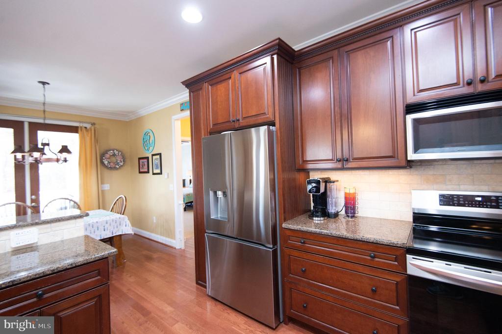 5585 HARMONY WOODS DRIVE
