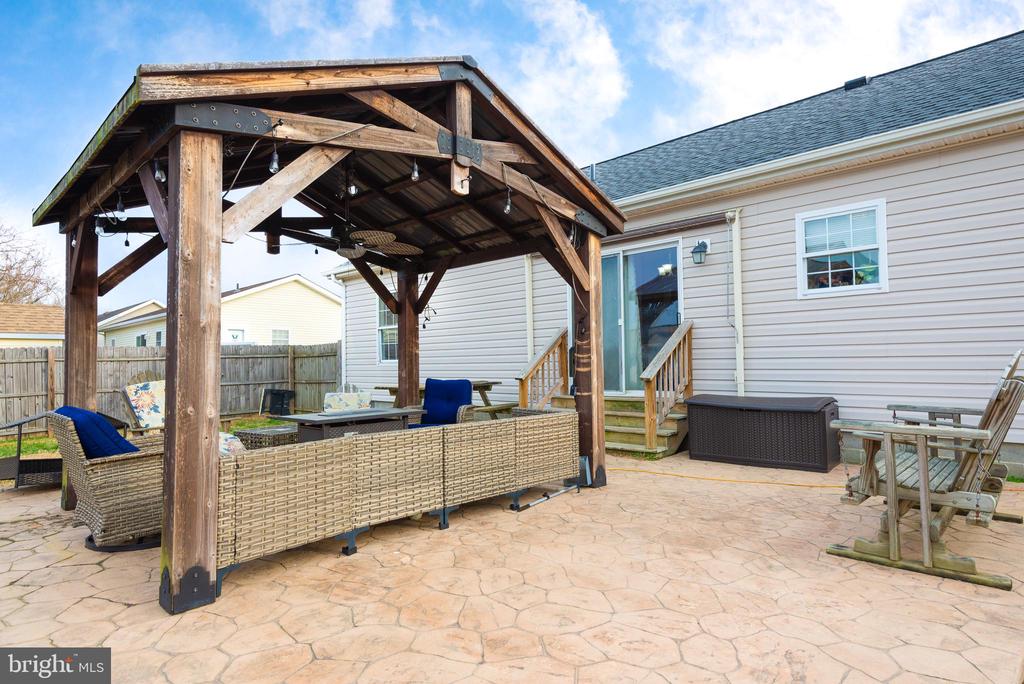 1 OAKVIEW COURT