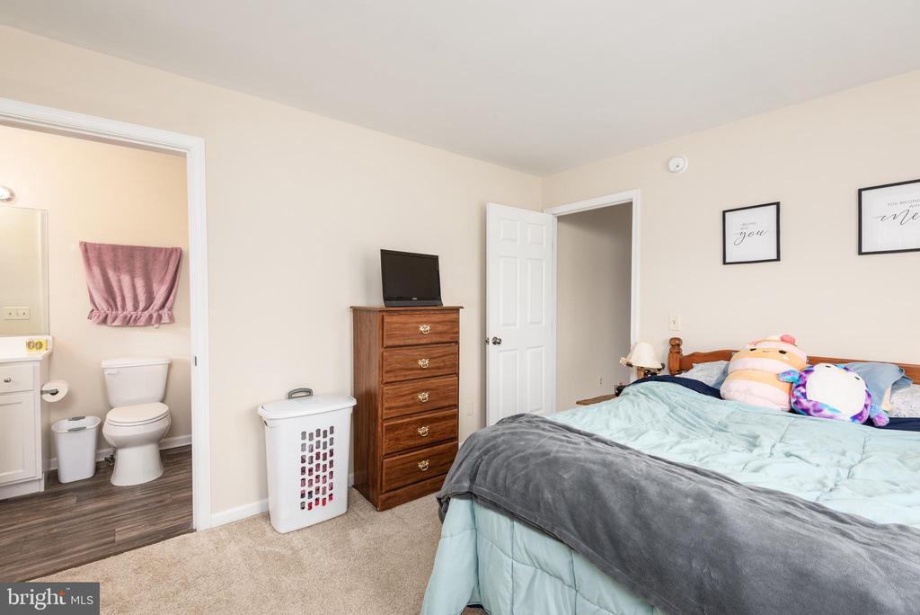 1 OAKVIEW COURT
