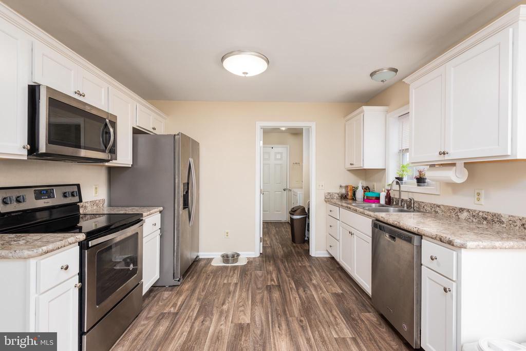1 OAKVIEW COURT