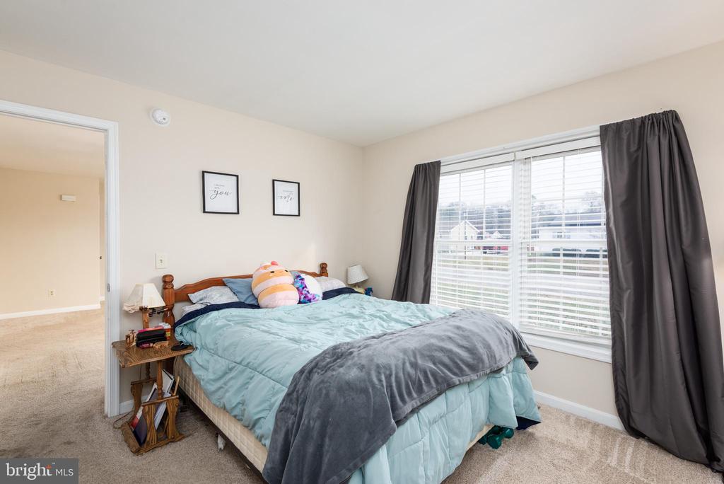 1 OAKVIEW COURT