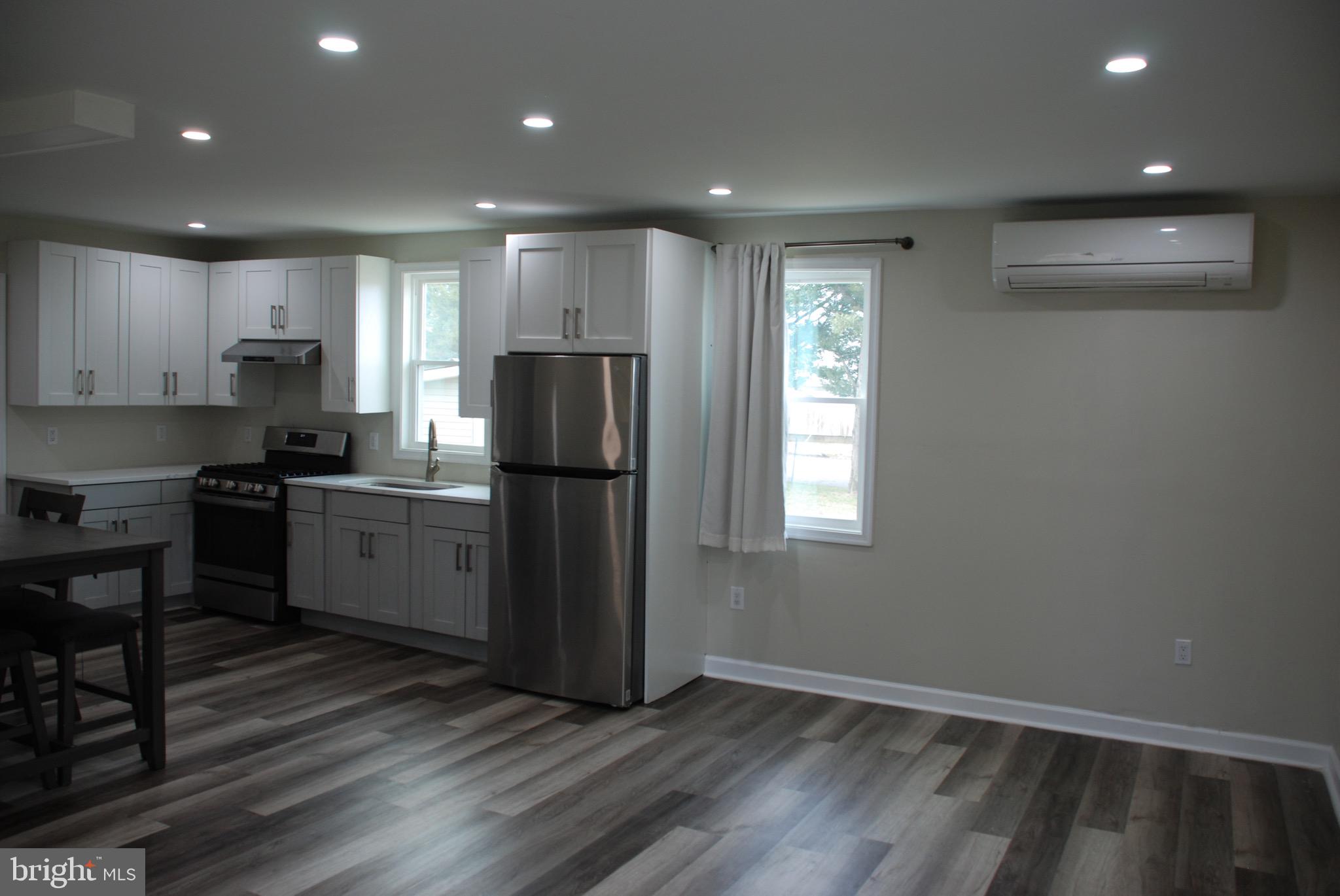 302 W RAILROAD AVENUE