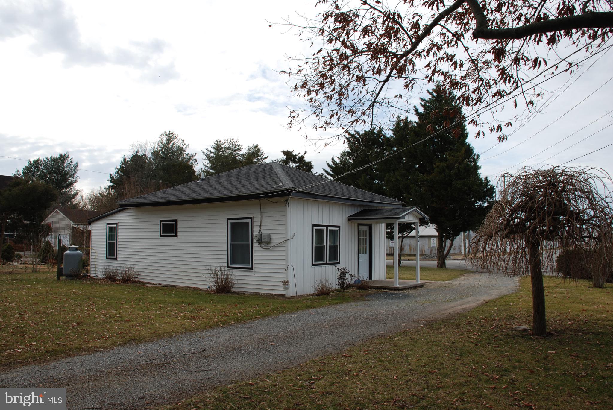 302 W RAILROAD AVENUE