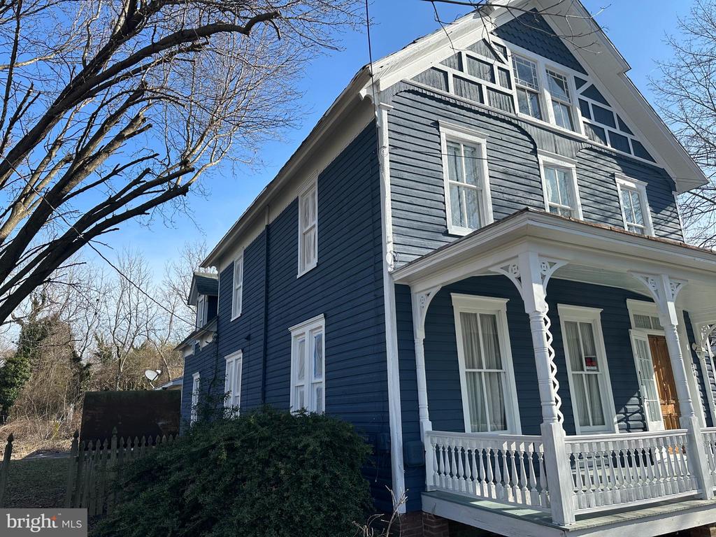 204 MAPLE AVENUE