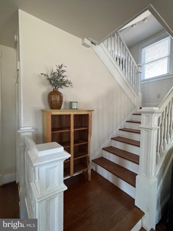 112 S 5TH AVENUE