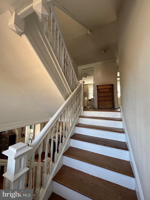 112 S 5TH AVENUE