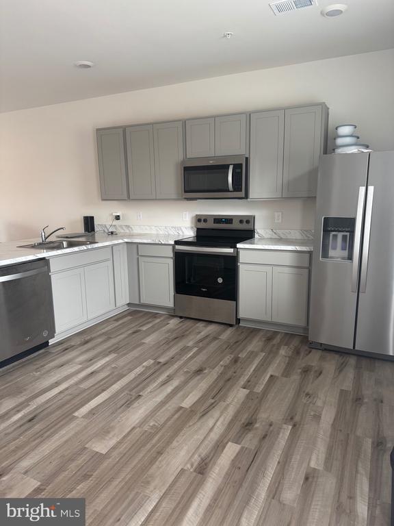 103 RIVERWALK TER