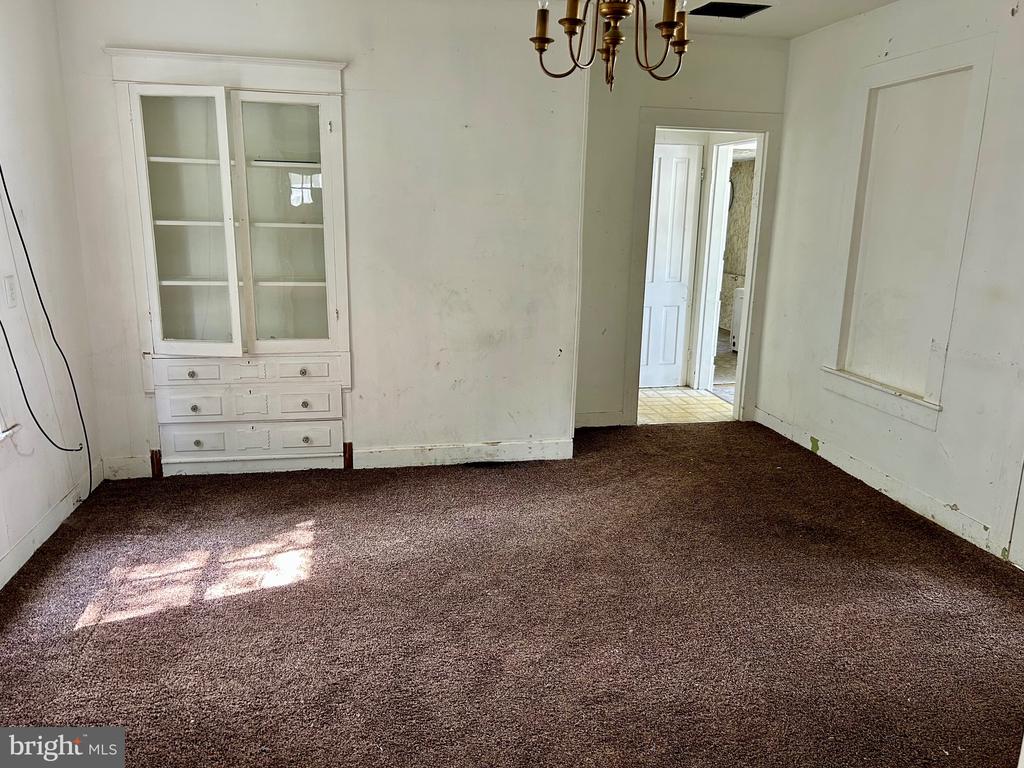 215 ACADEMY AVENUE