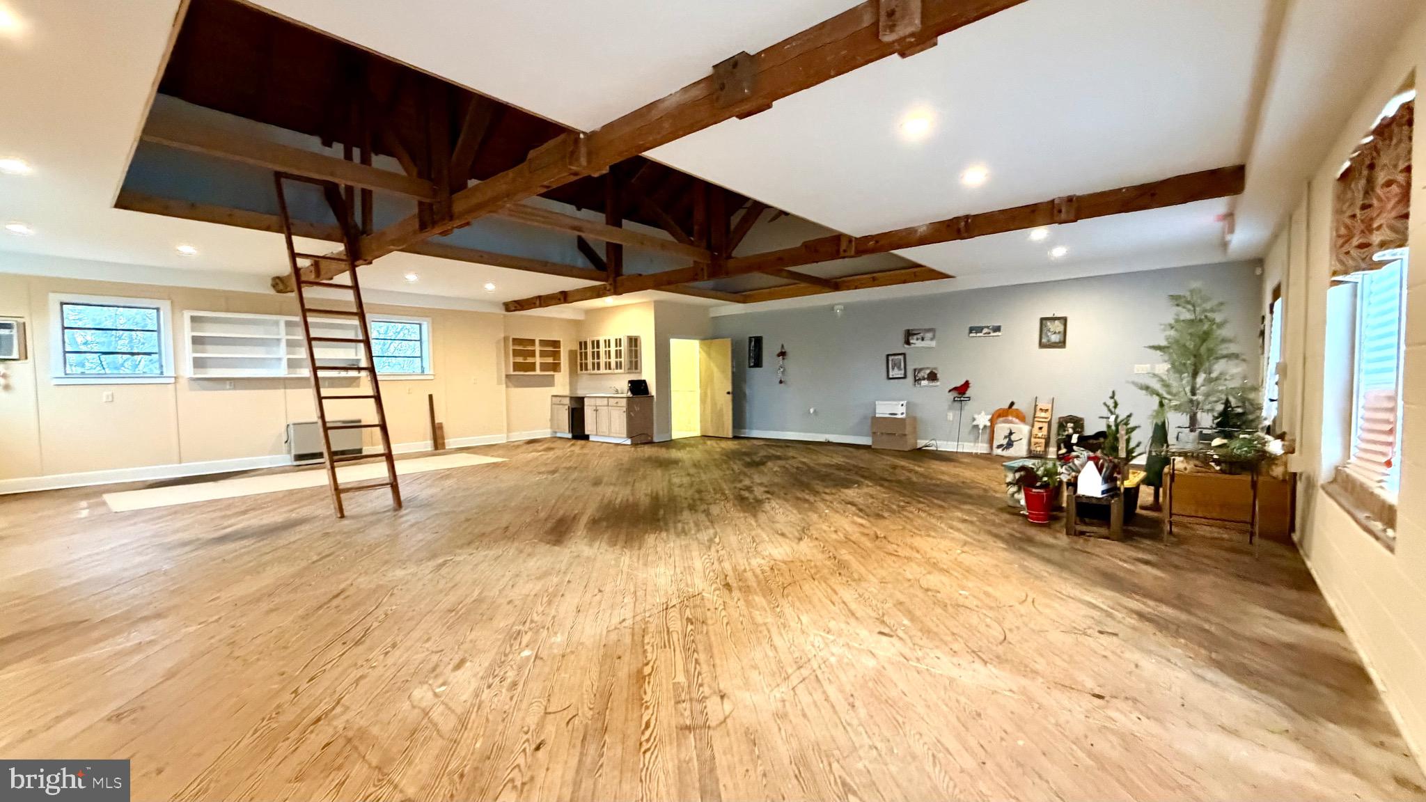 136 LEDNUM AVENUE SUITE 3