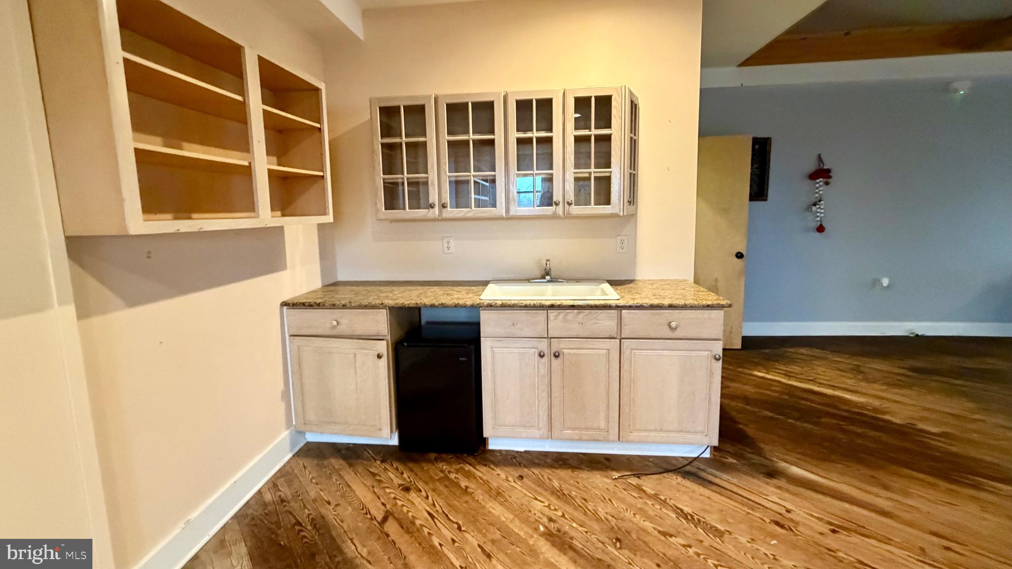 136 LEDNUM AVENUE SUITE 3