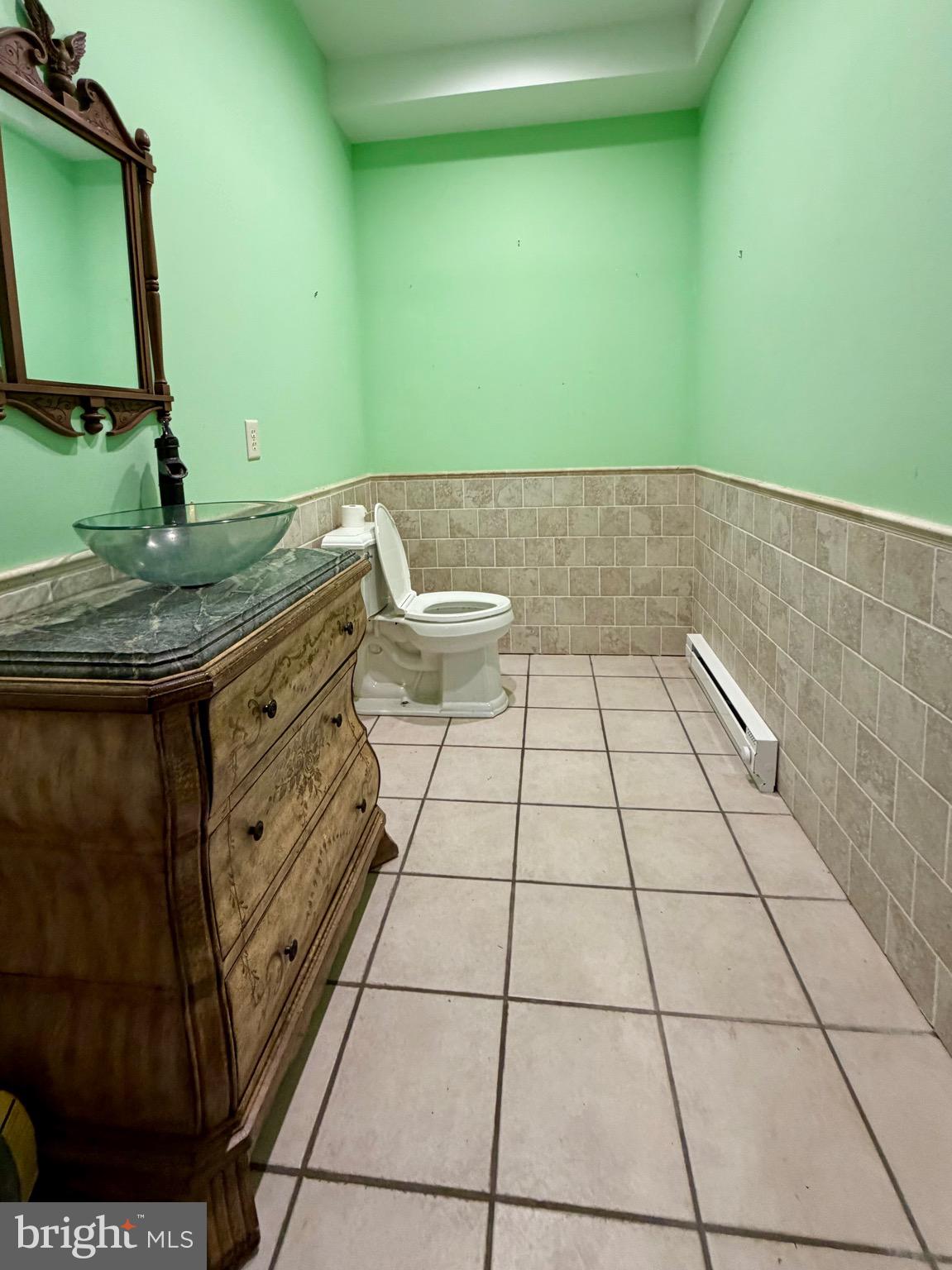 136 LEDNUM AVENUE SUITE 3