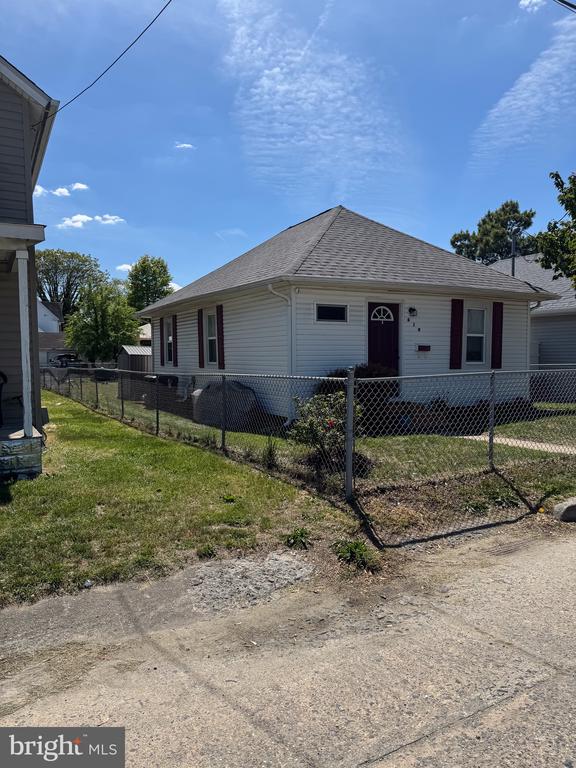 610 LINCOLN STREET