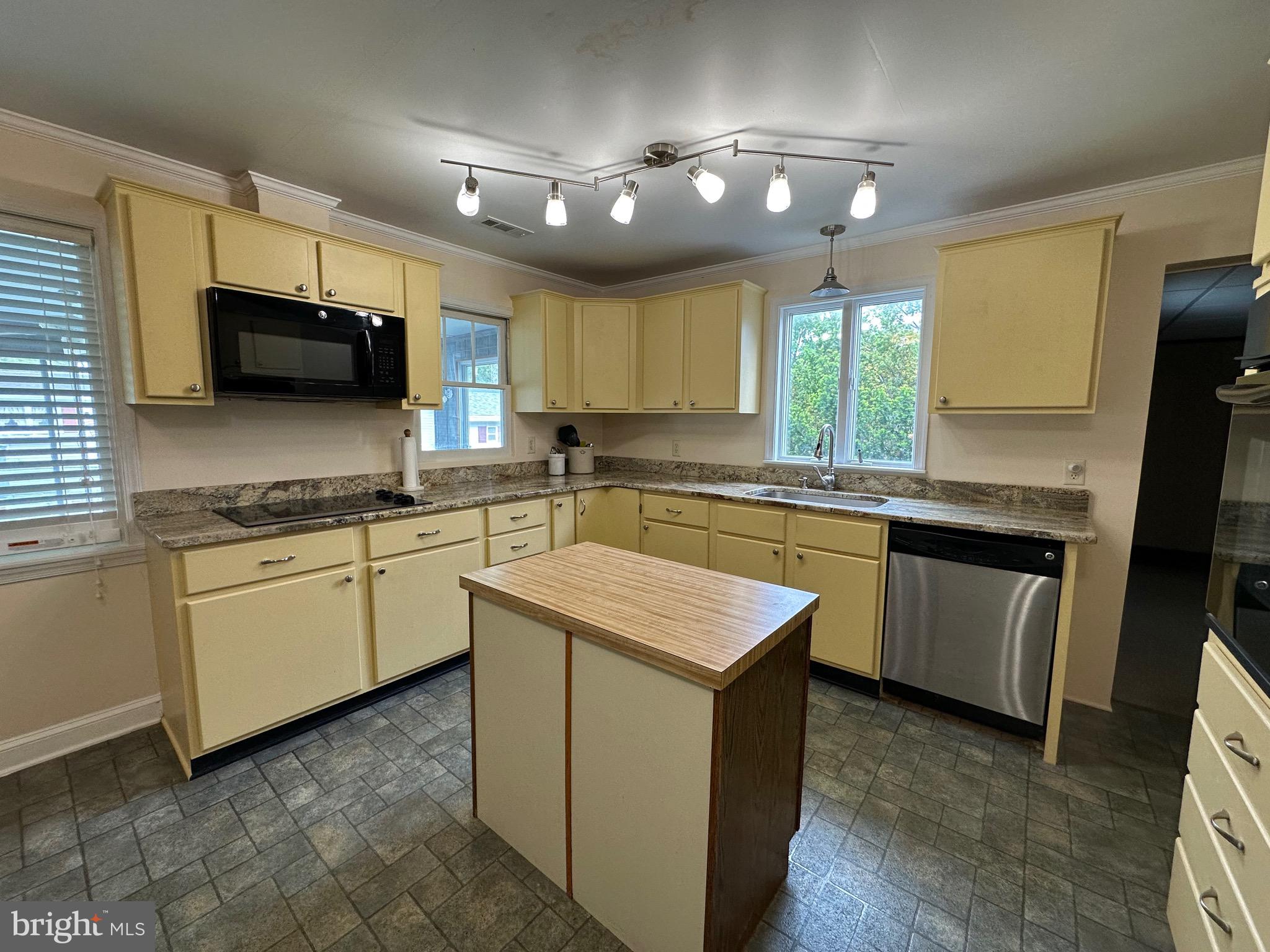 705 S 2ND STREET