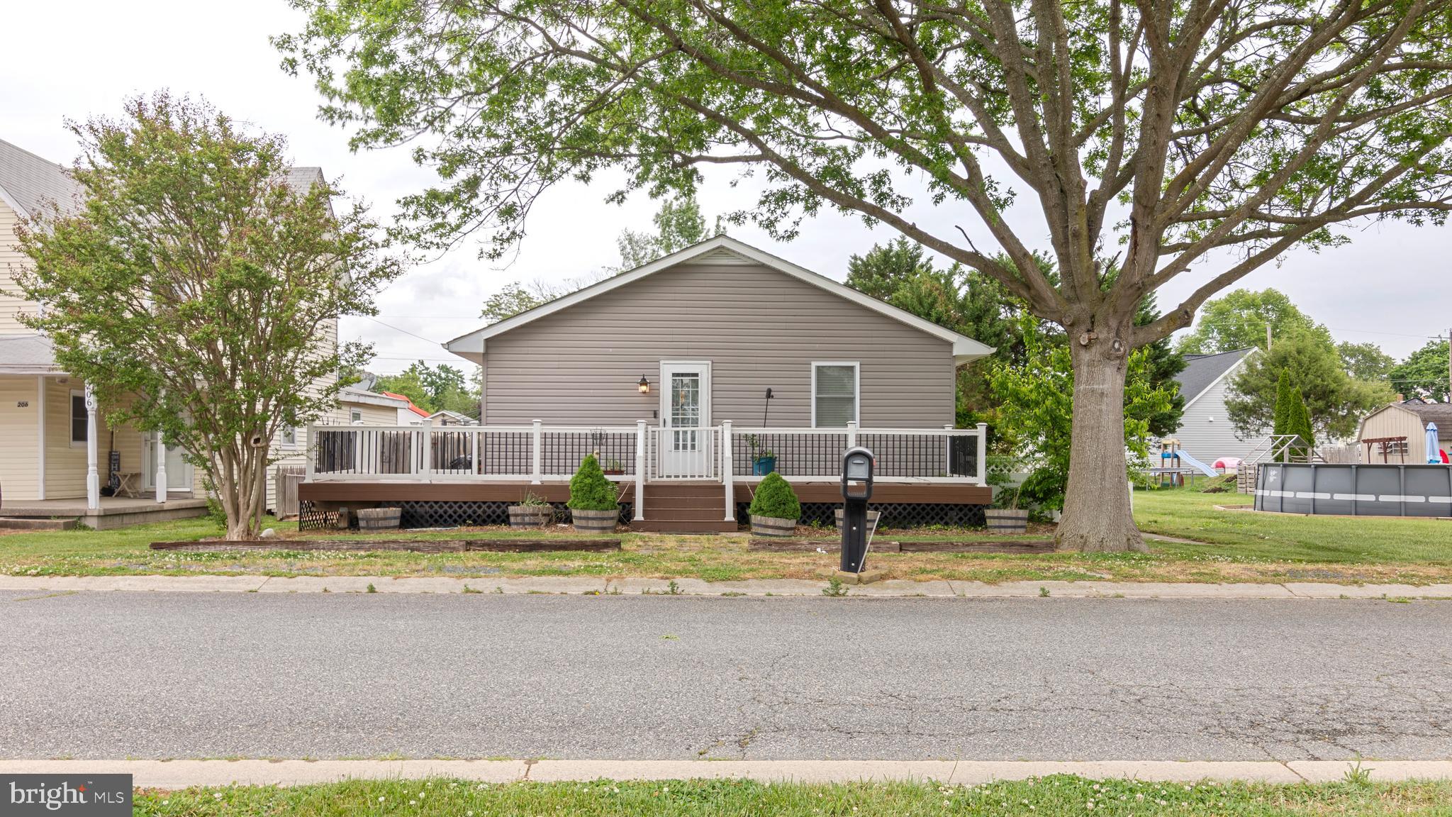 208 ORIOLE AVENUE