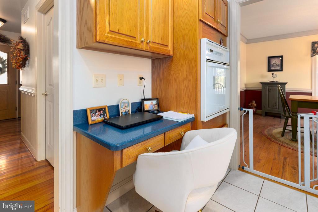 8605 HICKORY PLACE