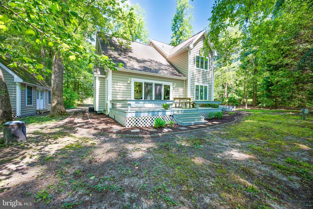 8605 HICKORY PLACE