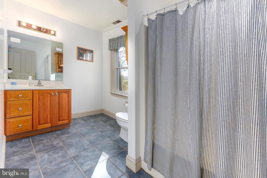 8605 HICKORY PLACE
