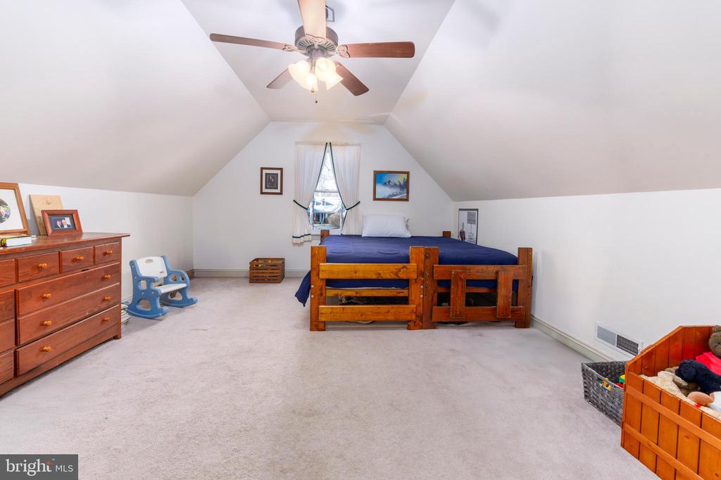 8605 HICKORY PLACE