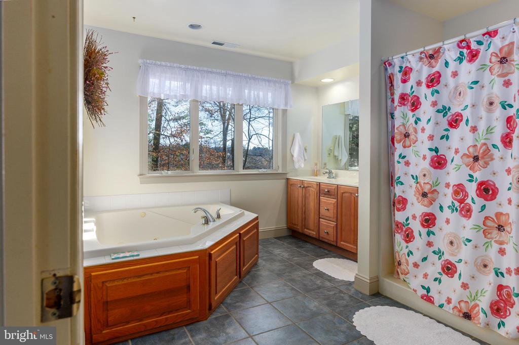 8605 HICKORY PLACE