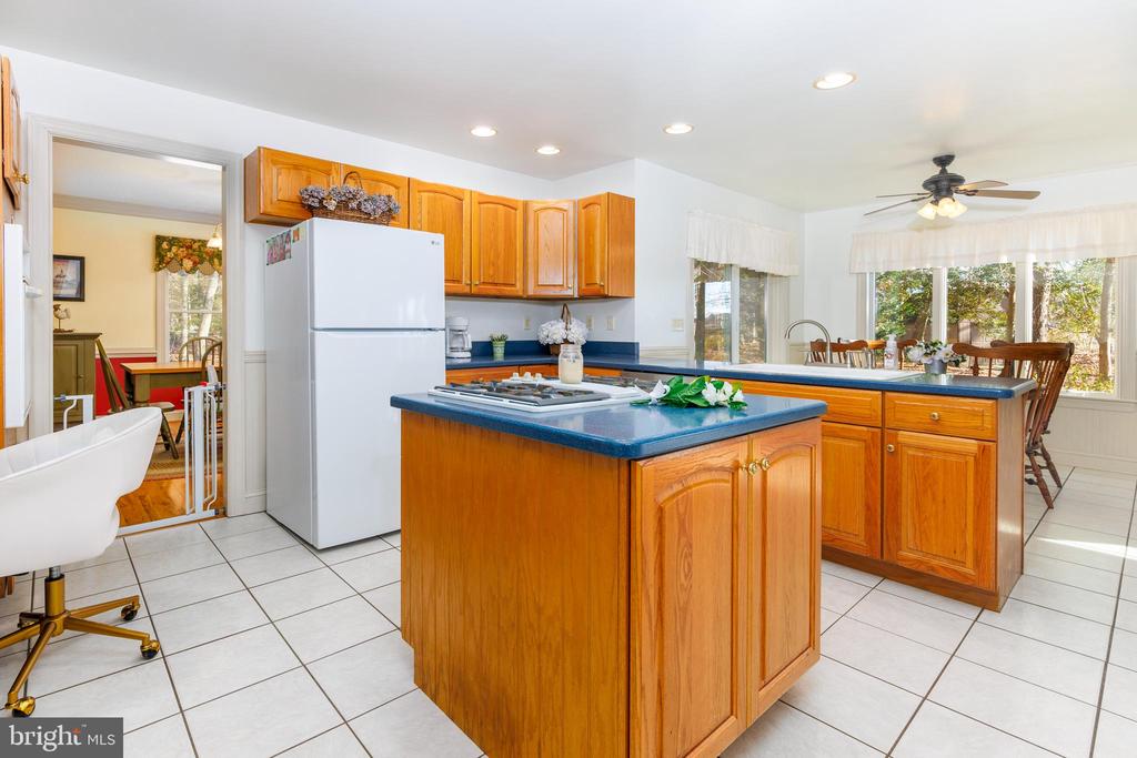 8605 HICKORY PLACE