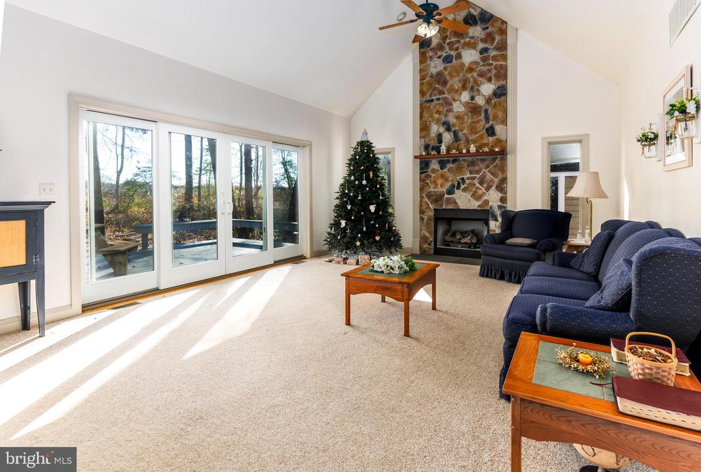 8605 HICKORY PLACE