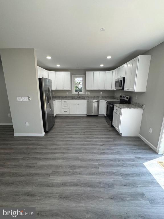 210 W 2ND STREET