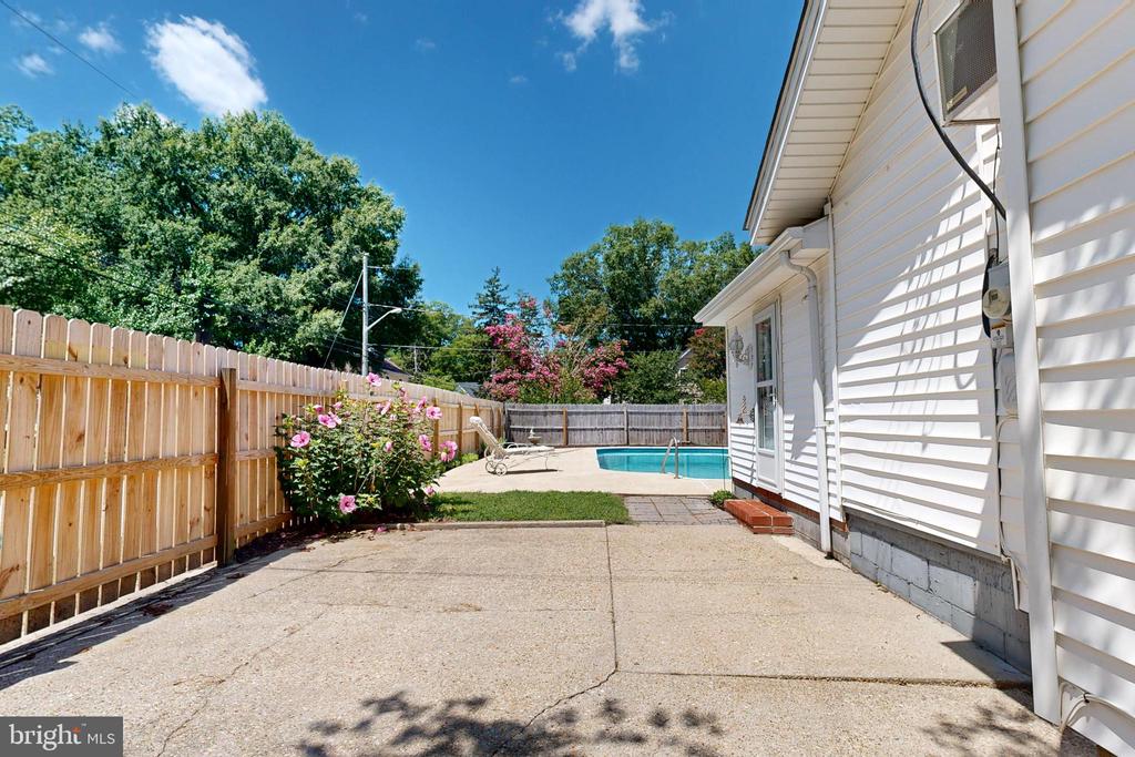 222 S 3RD STREET
