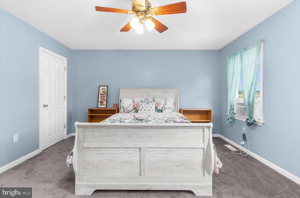 11592 HOLLY ROAD