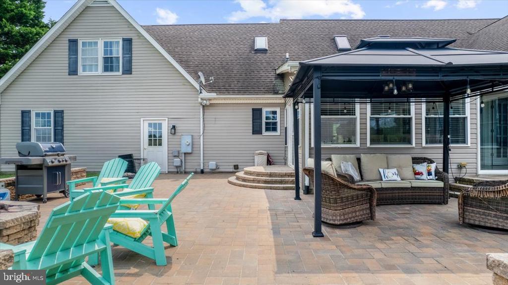 11592 HOLLY ROAD