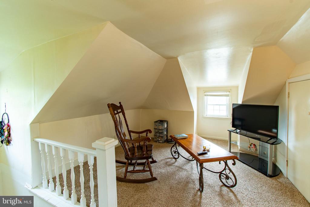 2766 VETERANS DRIVE