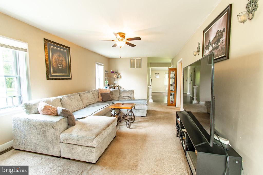 2766 VETERANS DRIVE