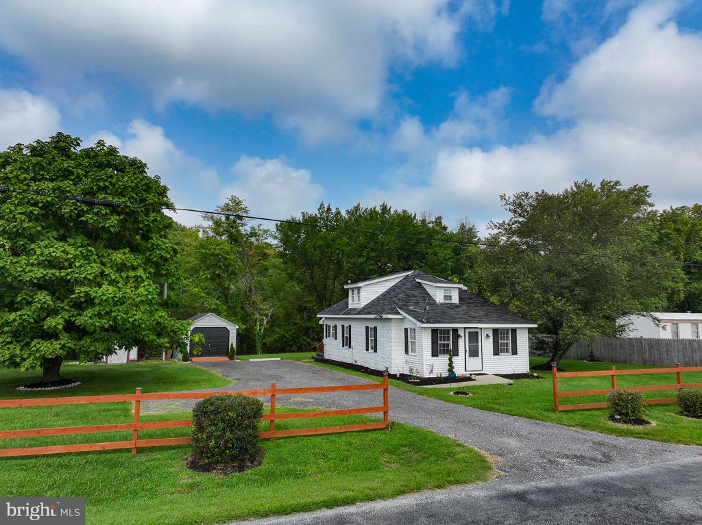 2766 VETERANS DRIVE