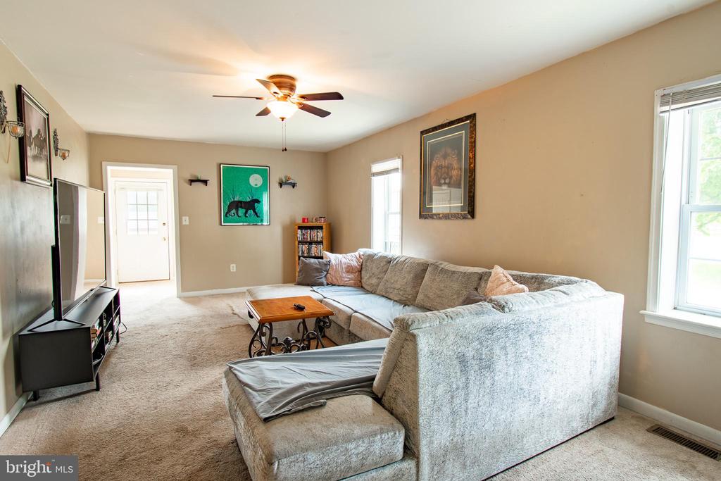 2766 VETERANS DRIVE