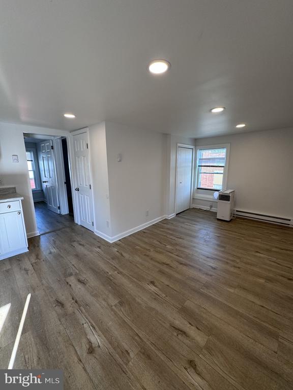 112 ACADEMY AVENUE Unit: 4