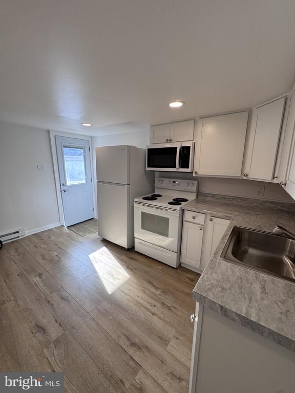 112 ACADEMY AVENUE Unit: 4