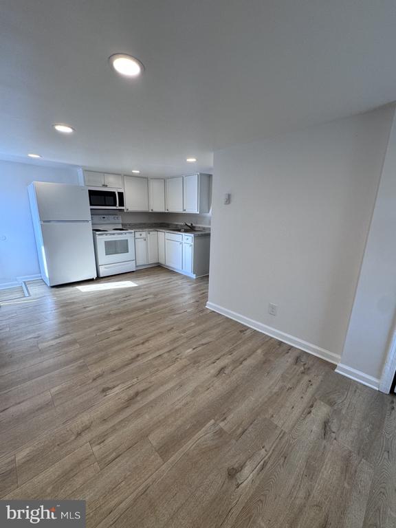 112 ACADEMY AVENUE Unit: 4