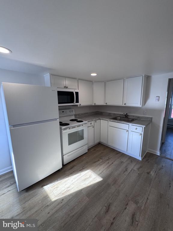 112 ACADEMY AVENUE Unit: 4