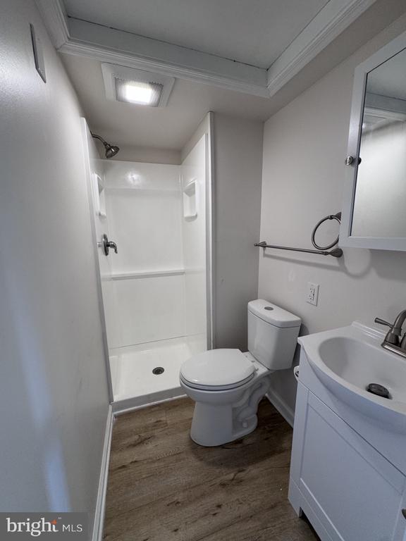 112 ACADEMY AVENUE Unit: 4