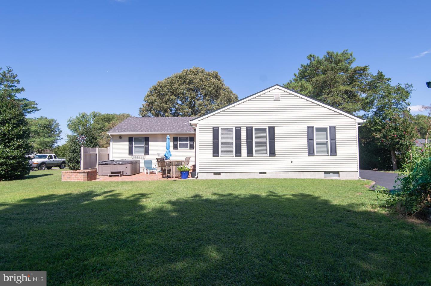 3209 Holly Ln