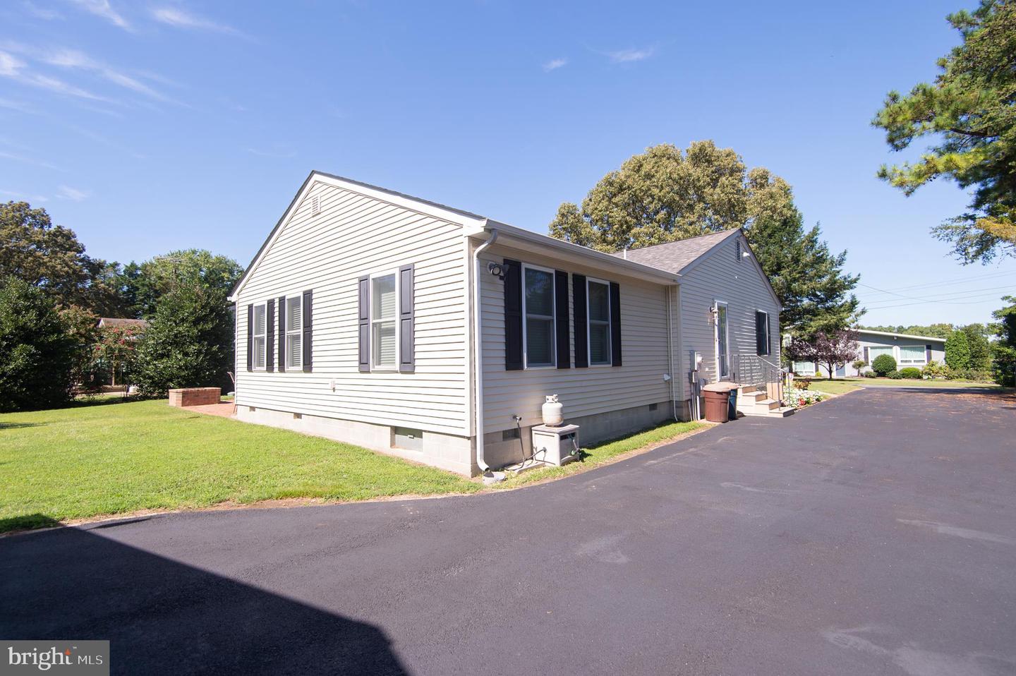 3209 Holly Ln