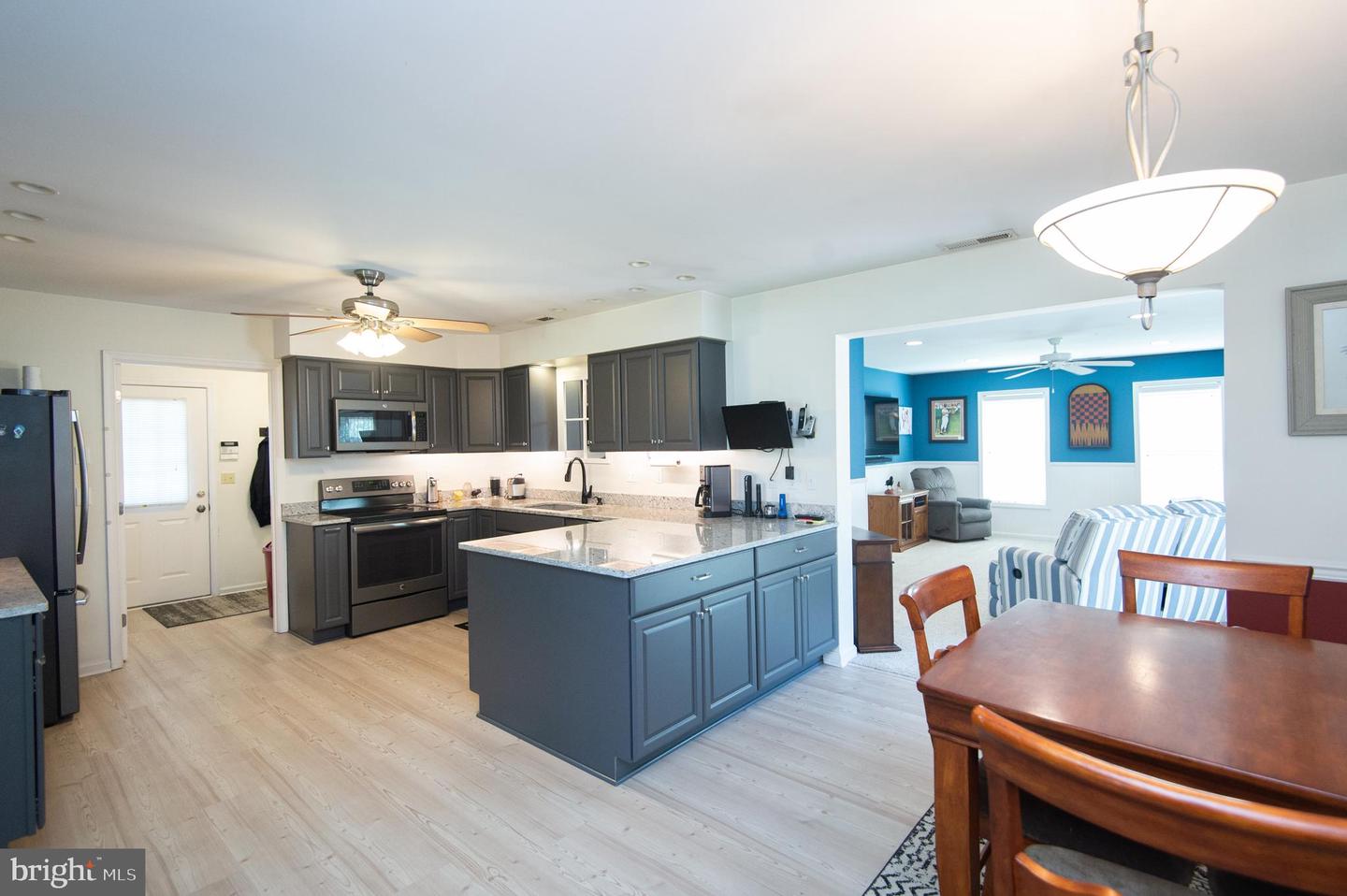 3209 Holly Ln