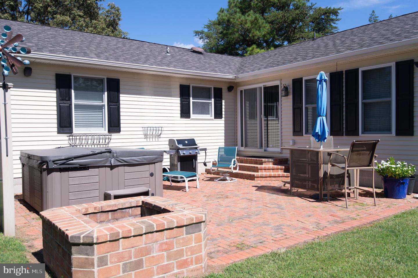 3209 Holly Ln