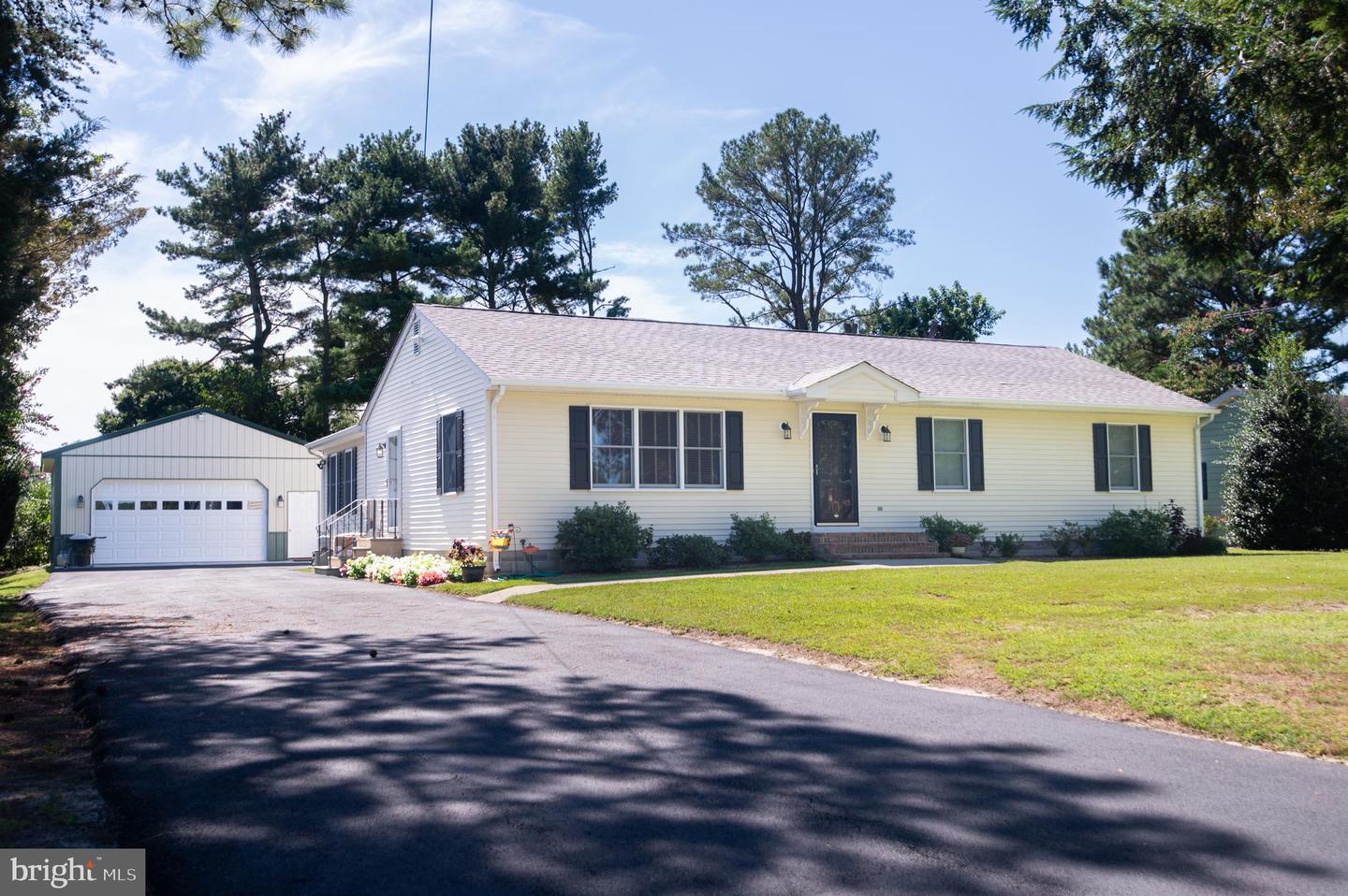 3209 Holly Ln