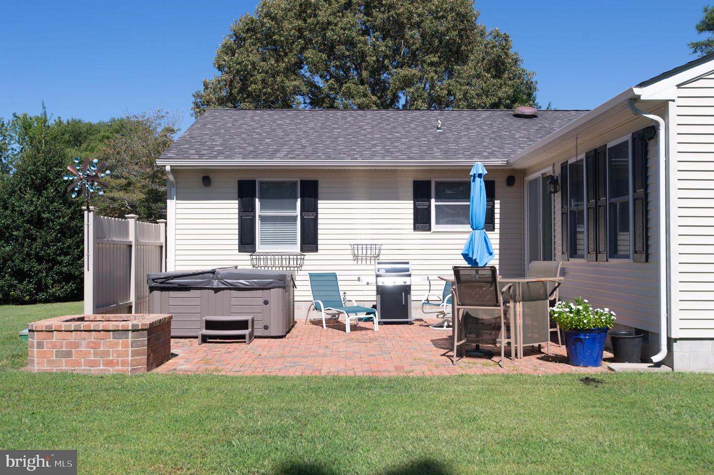 3209 Holly Ln